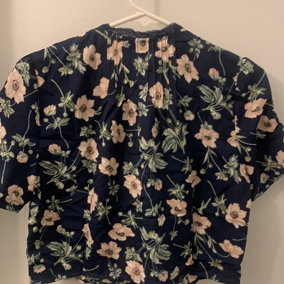 honey punch top medium navy blue multicolor floral cropped blouse new tags - Picture 3 of 5